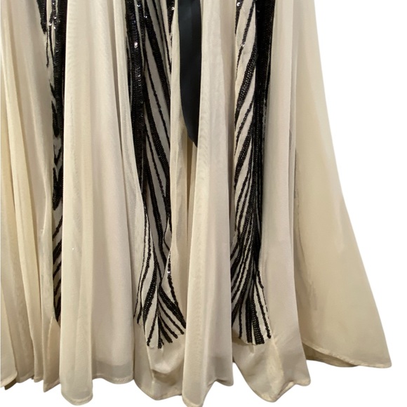 R&M Richards Short Sleeve Sweetheart Neck Embellished Sequin Panel Godet Dress - Picture 13 of 15